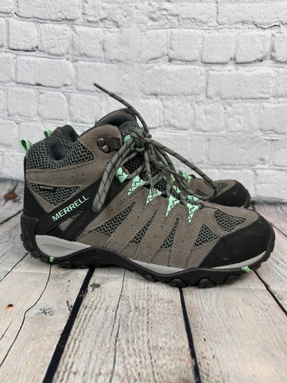 Merrell Accentor 2 Mid hiking boots size 9
